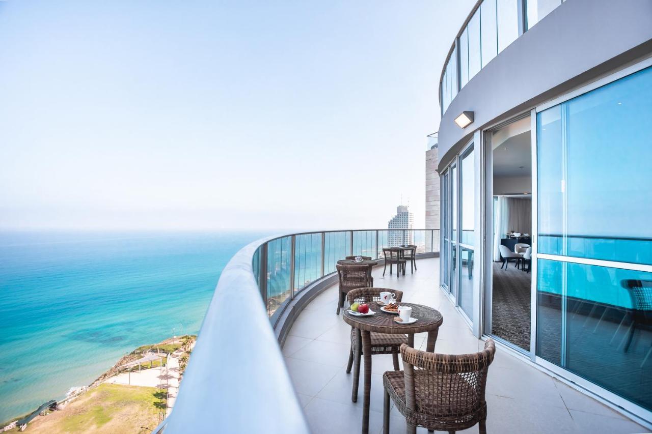Ramada Hotel & Suites By Wyndham Netanya Extérieur photo
