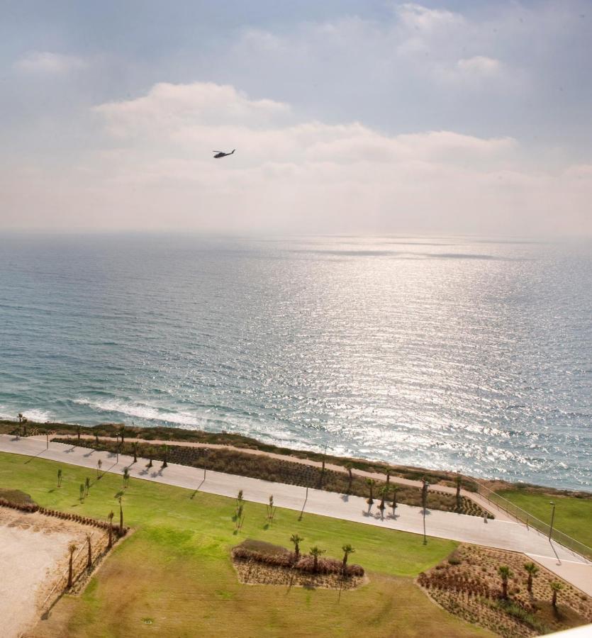 Ramada Hotel & Suites By Wyndham Netanya Extérieur photo