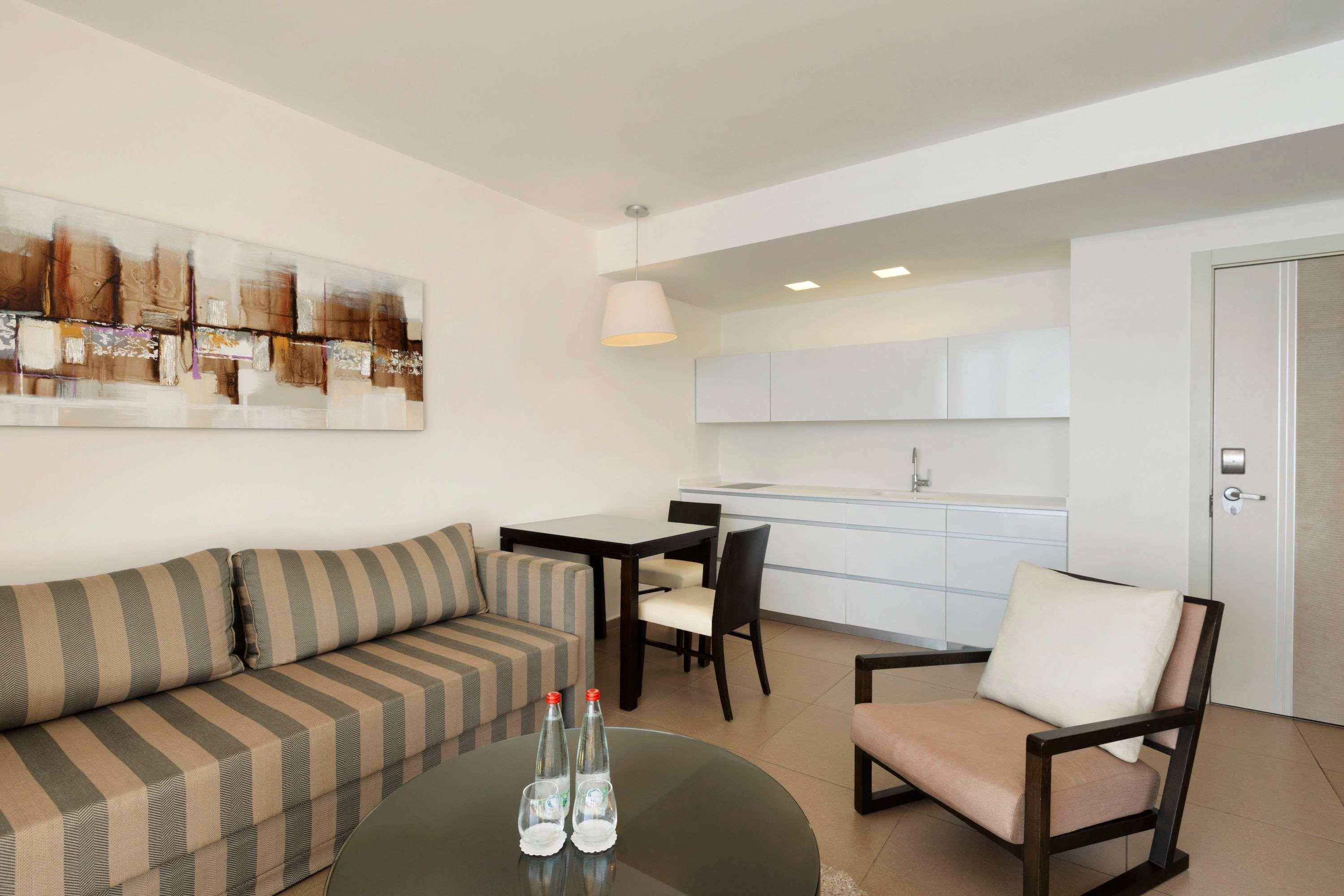 Ramada Hotel & Suites By Wyndham Netanya Extérieur photo