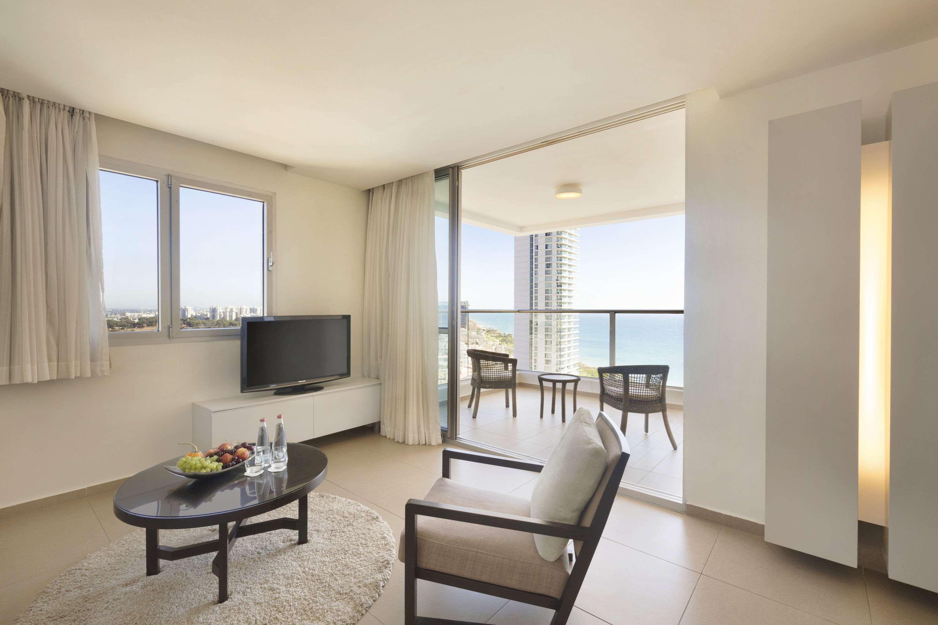 Ramada Hotel & Suites By Wyndham Netanya Extérieur photo