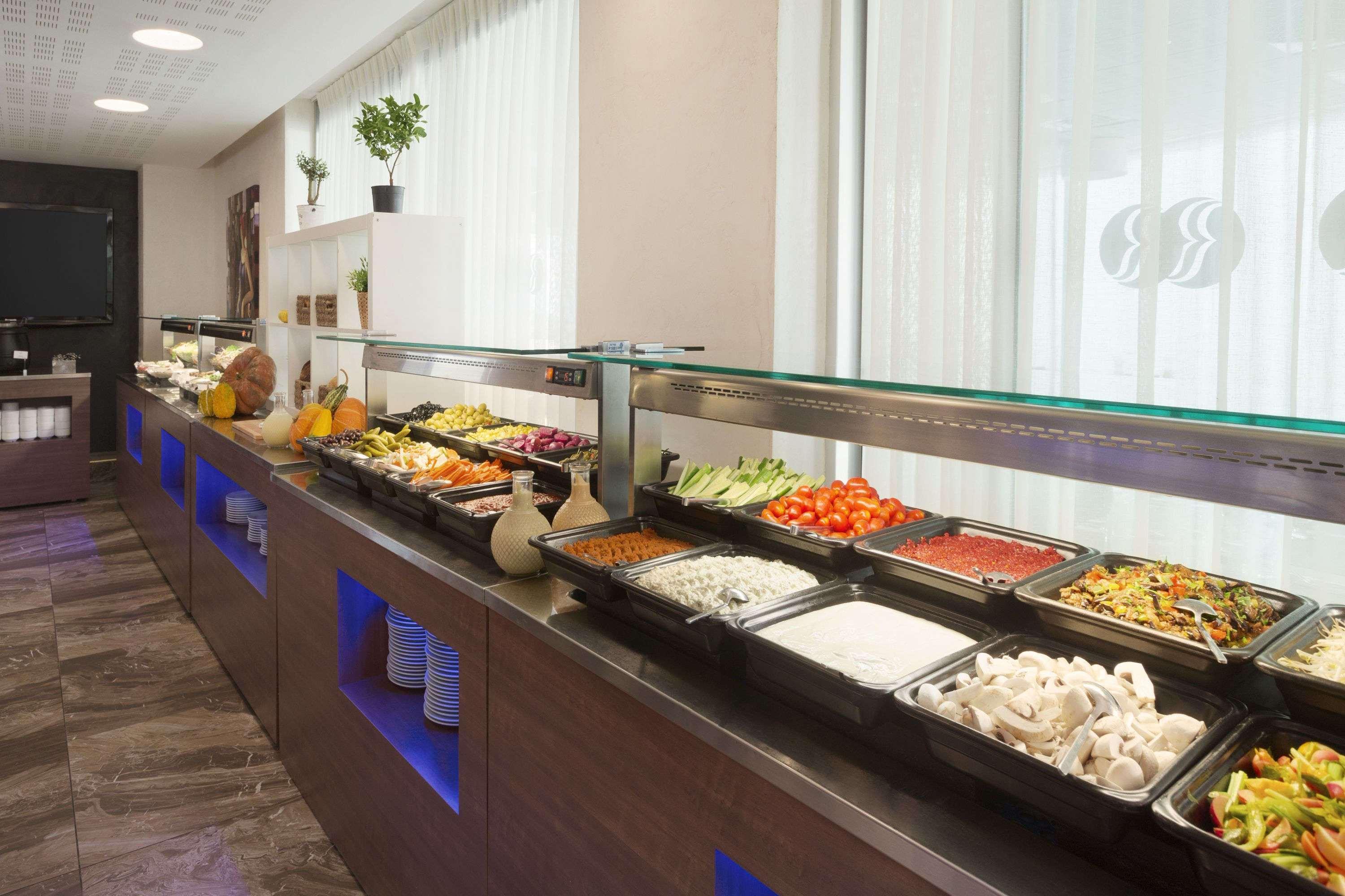 Ramada Hotel & Suites By Wyndham Netanya Extérieur photo