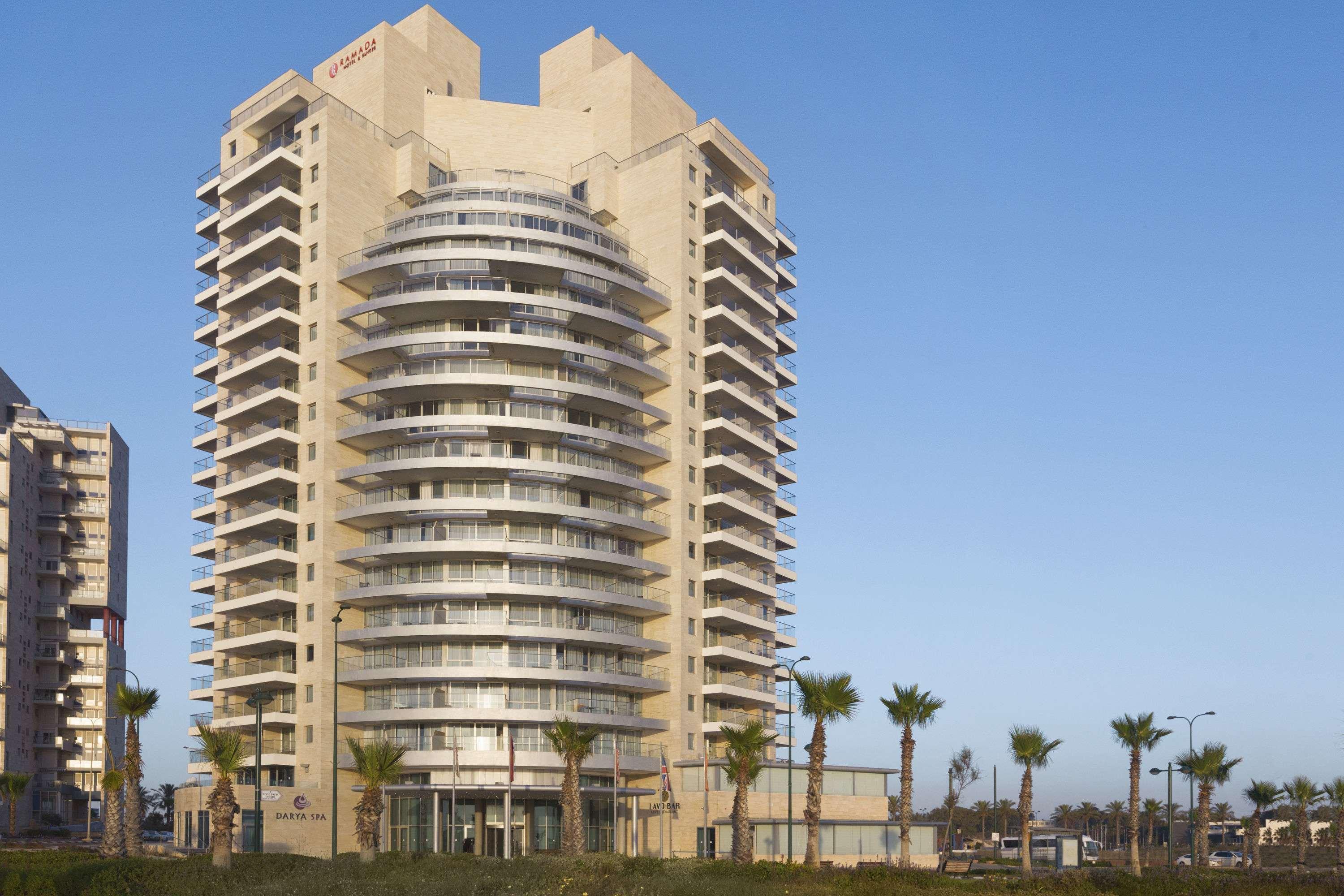 Ramada Hotel & Suites By Wyndham Netanya Extérieur photo