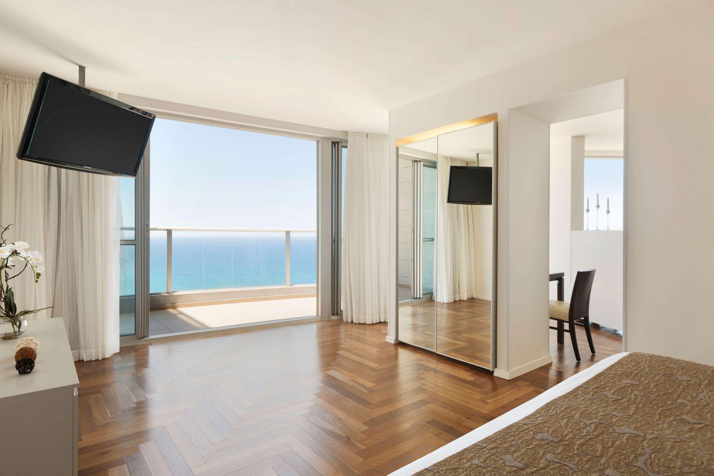 Ramada Hotel & Suites By Wyndham Netanya Extérieur photo