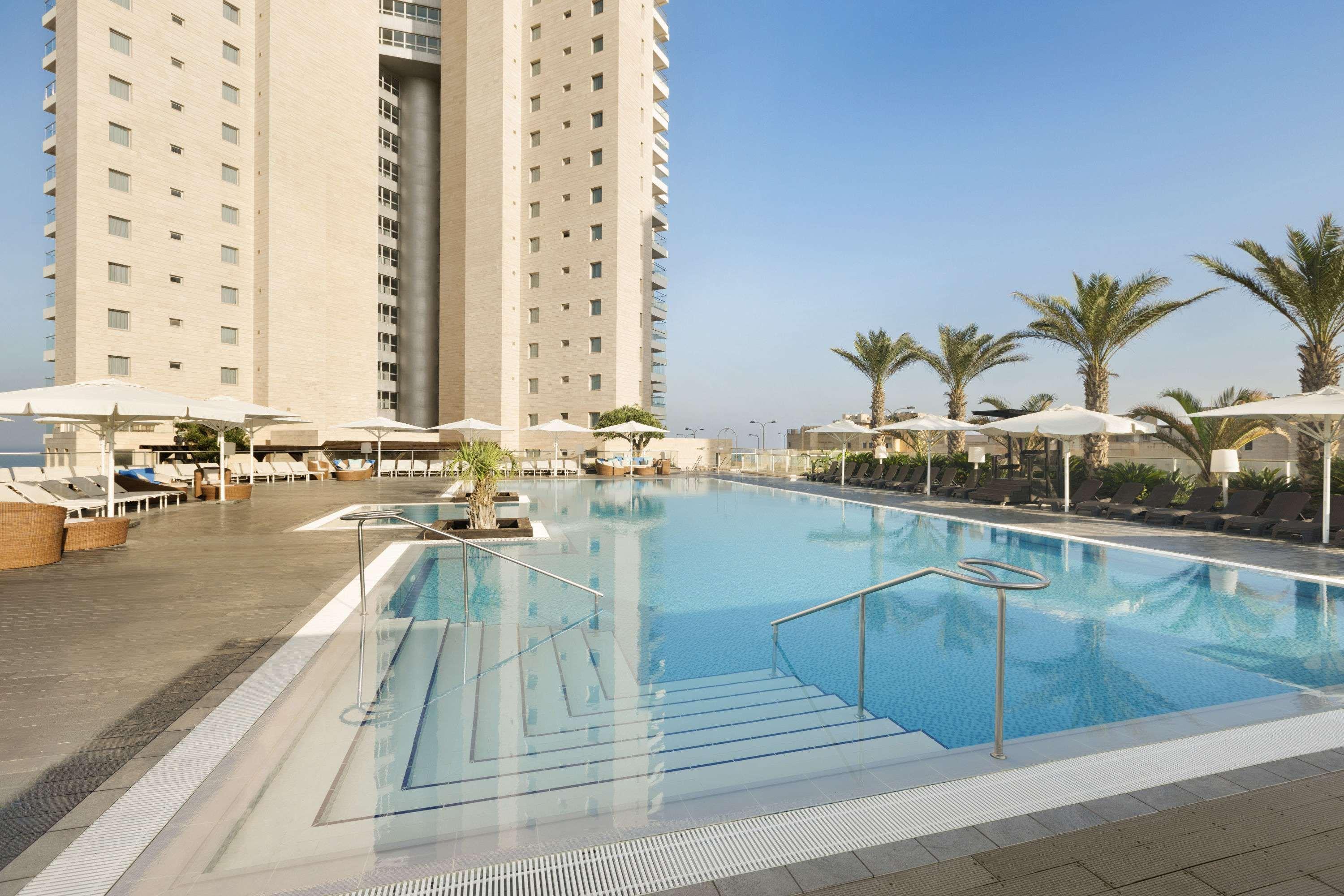 Ramada Hotel & Suites By Wyndham Netanya Extérieur photo